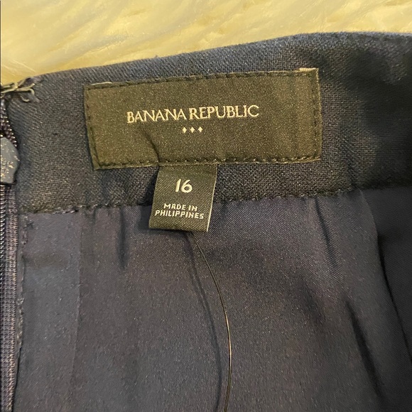 Banana Republic Navy Mini Skirt size 16 length 19” waist 36” zipper back - Picture 4 of 8